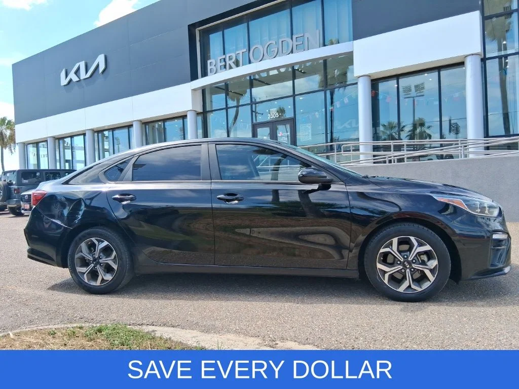 Used 2021 Black Kia LXS image 3