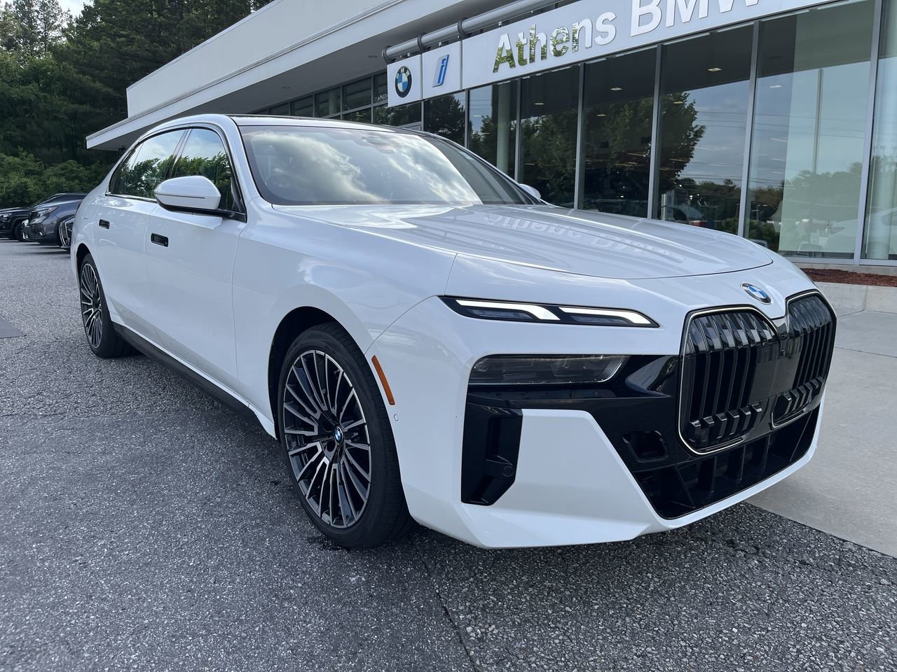 Certified Used 2025 Alpine White BMW 740i image 2