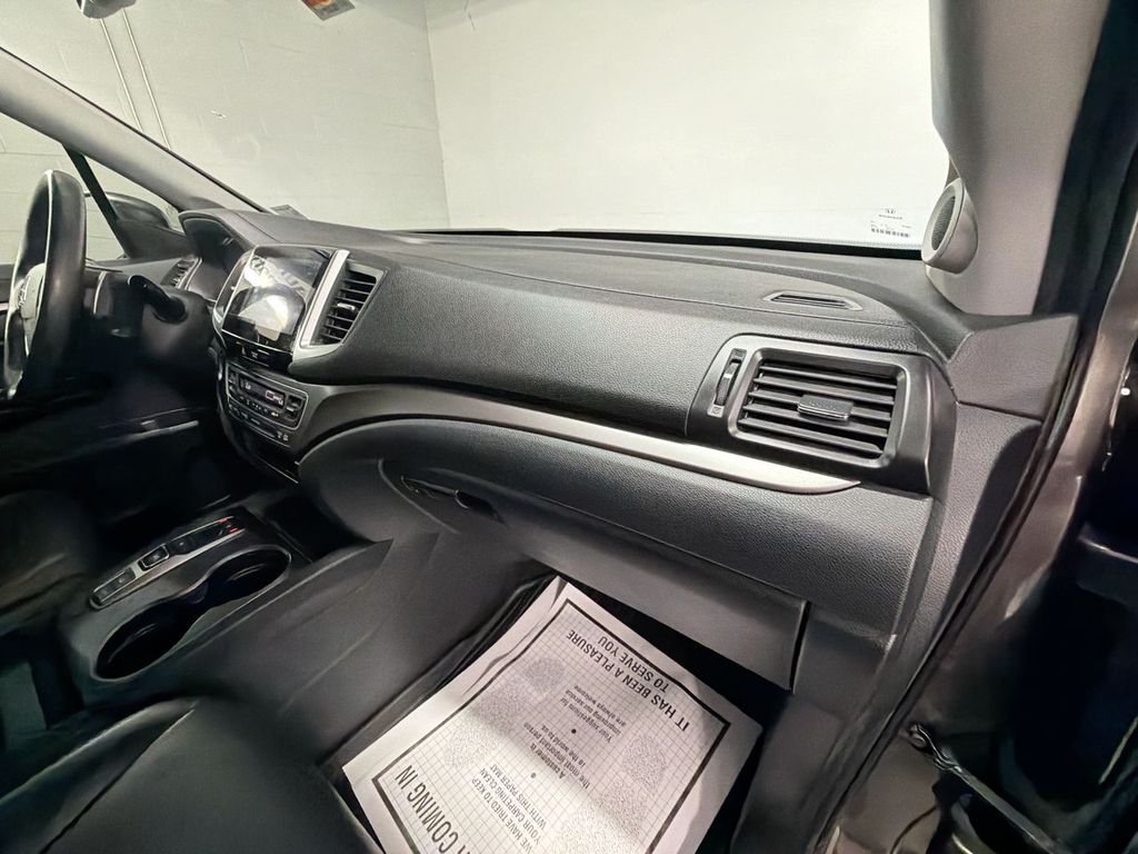 Used 2020 Pacific Pewter Metallic Honda RTL image 28