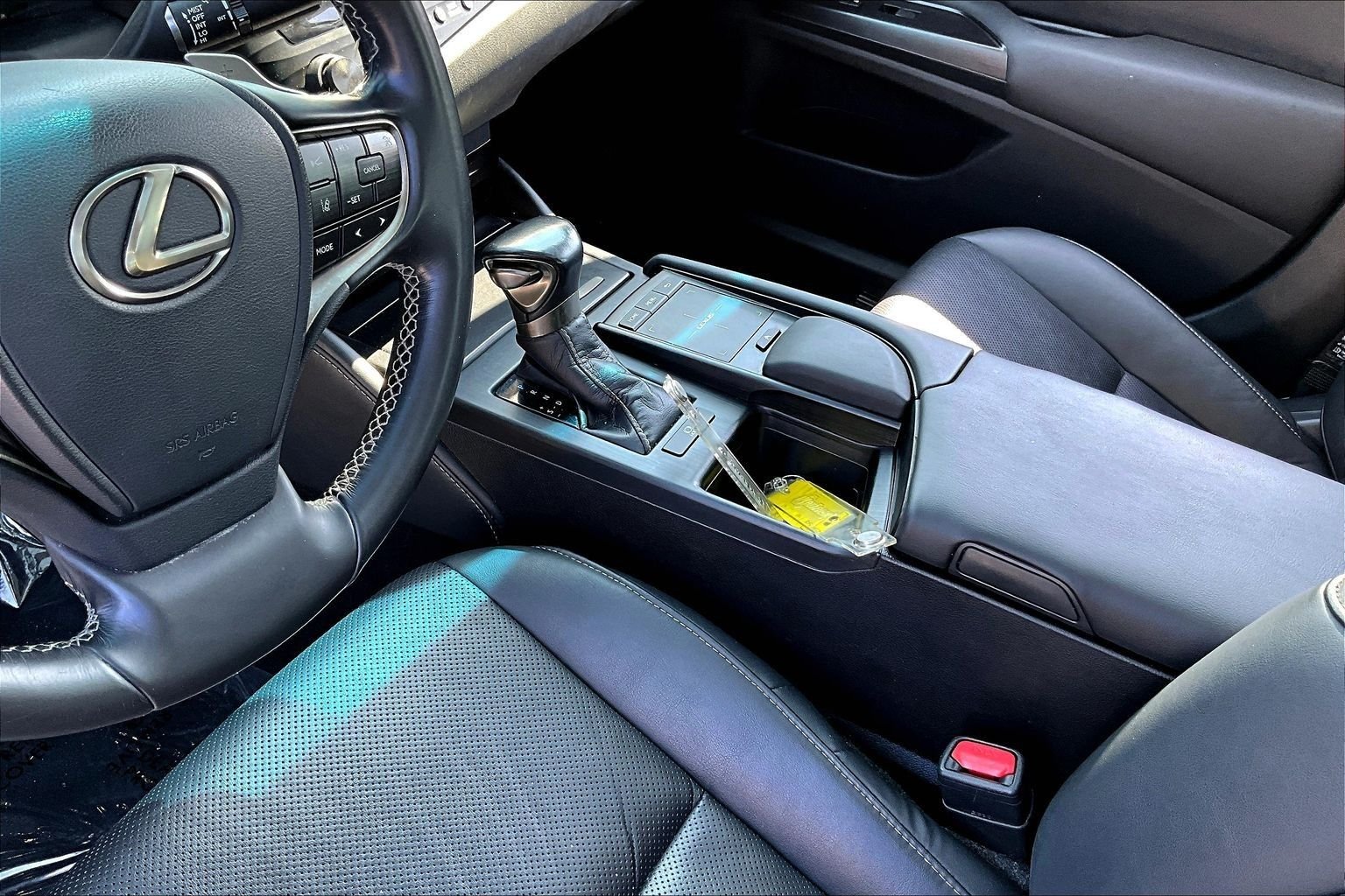 Used 2019 White Lexus 350 image 19
