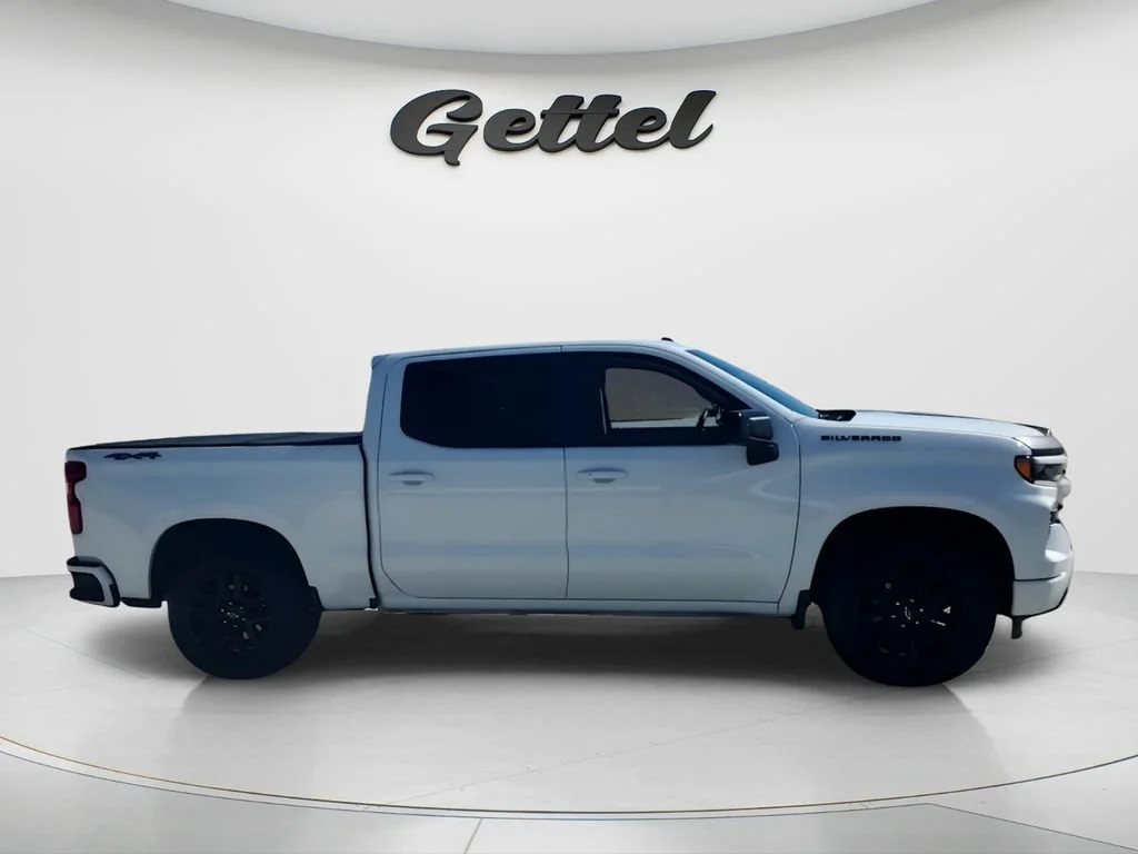 Used 2024 Summit White Chevrolet RST image 4