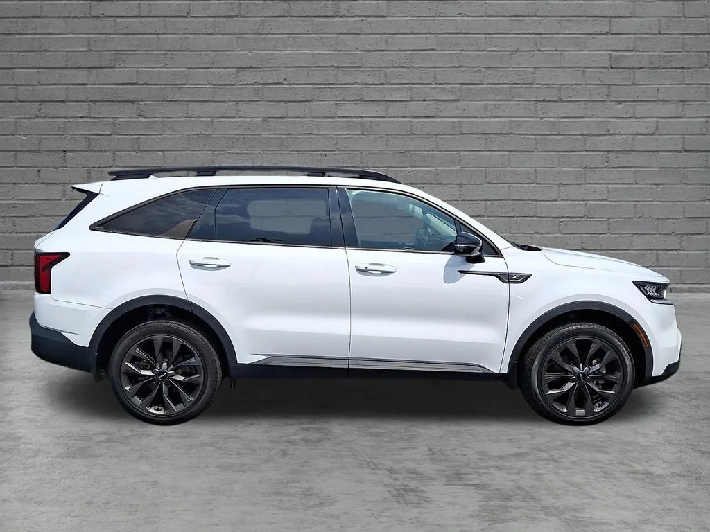Used 2022 White Kia X-Line EX image 13
