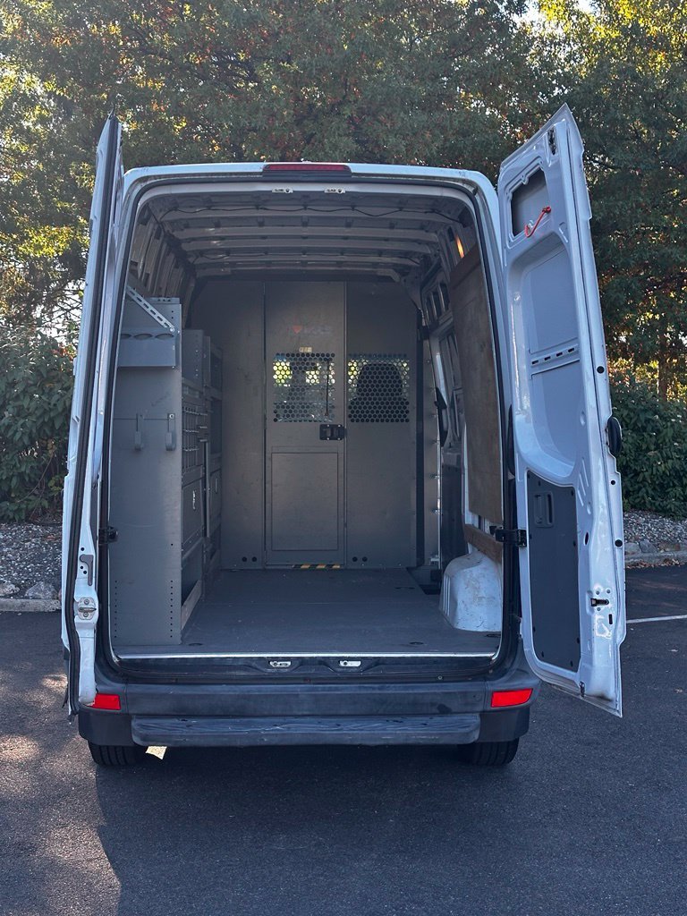 Used 2012  Mercedes-Benz Cargo 144 WB image 5