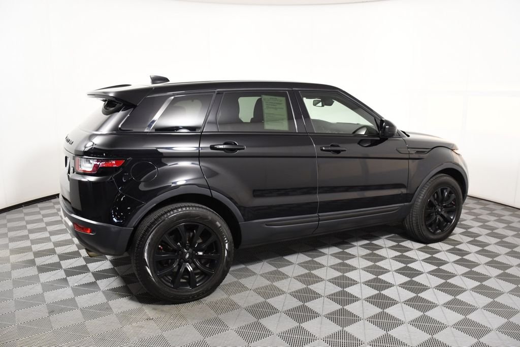 Used 2018 Narvik Black Land Rover SE image 7