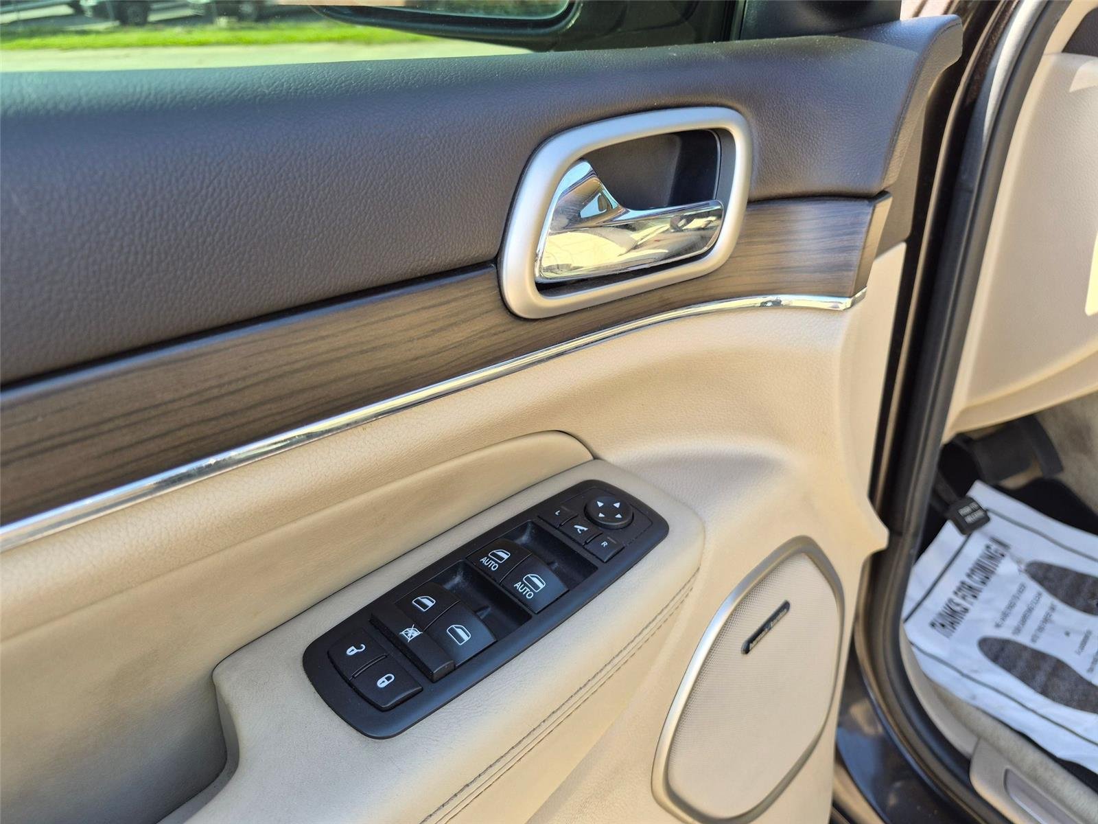 Used 2017 Walnut Brown Metallic Clearcoat Jeep Overland image 12