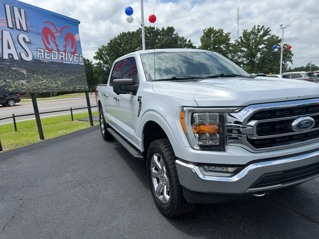Used 2021 Space White Metallic Ford XLT image 3