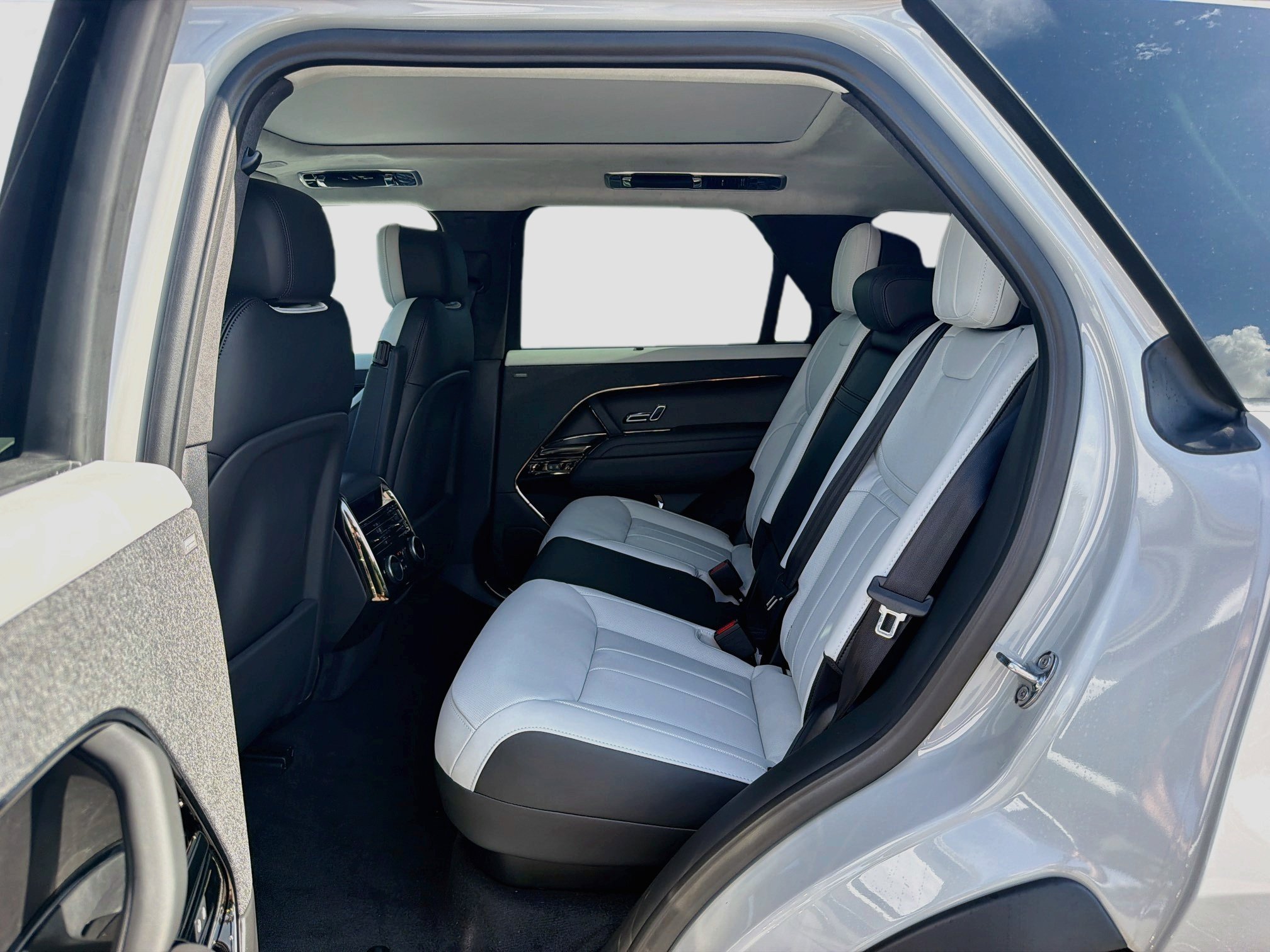 New 2026 Borasco Grey LAND ROVER Autobiography image 22
