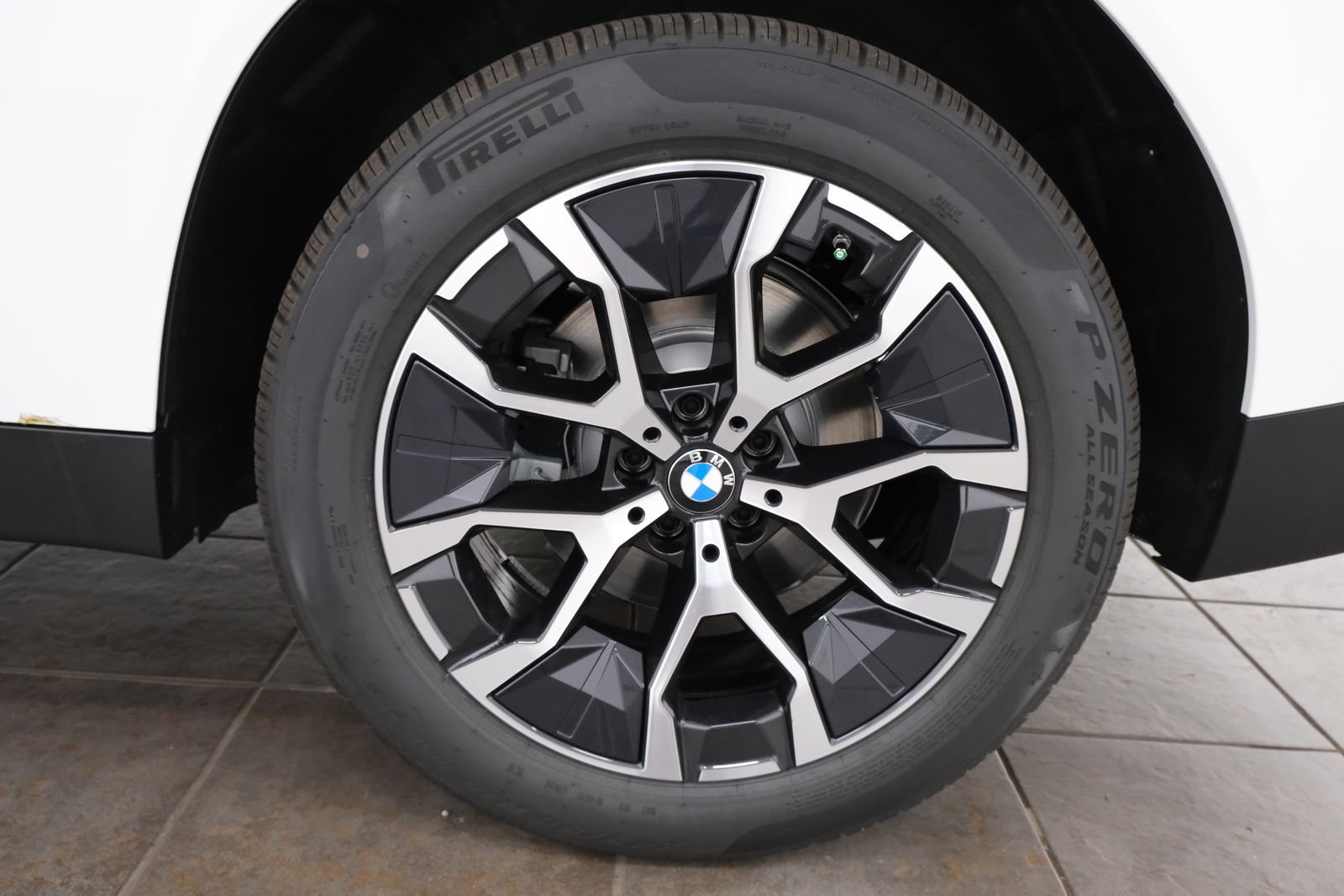 New 2026 Alpine White BMW 30 xDrive image 32