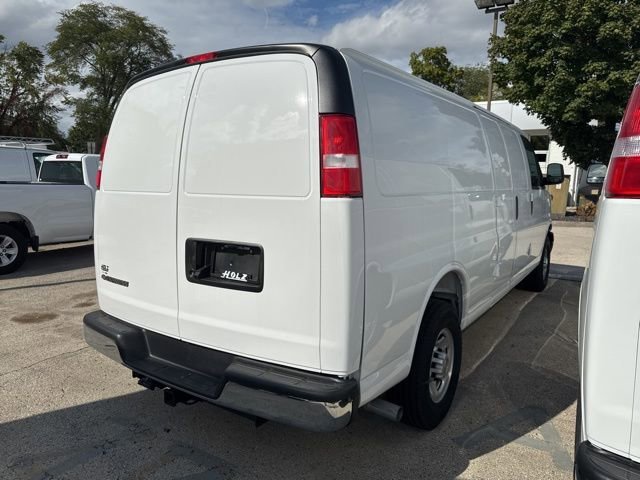 New 2025 Summit White Chevrolet WT image 7