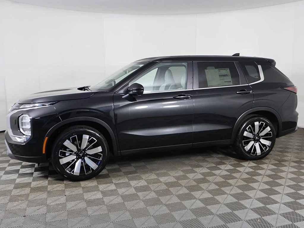 2025 Mitsubishi Outlander SE - Photo 20