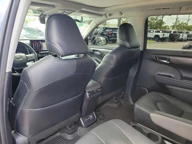 2021 Toyota Highlander Platinum - Photo 13