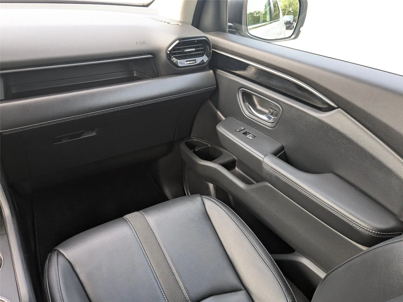Used 2023 Platinum White Pearl Honda EX-L 7 Passenger image 16