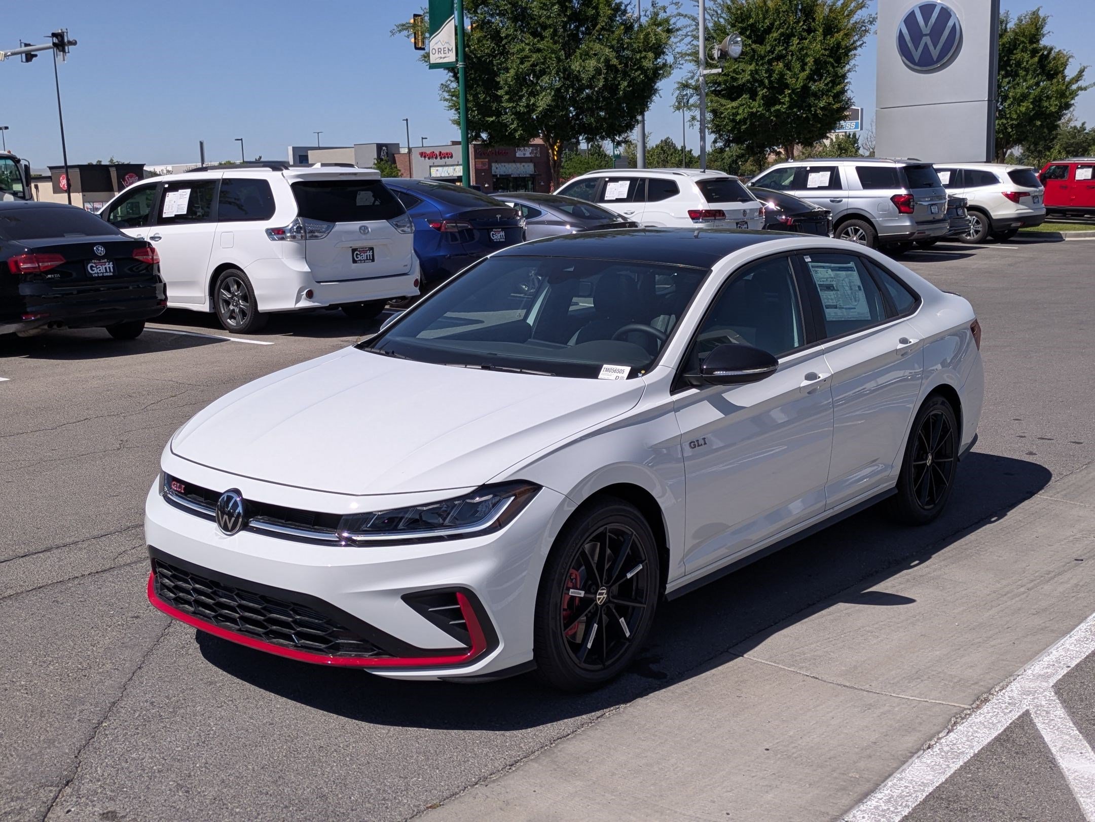 New 2026 Pure White w/Deep Black Roof Volkswagen Autobahn image 8