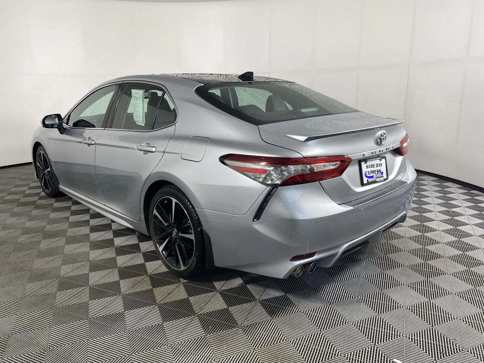 Used 2018 Celestial Silver Metallic Toyota XSE V6 image 13