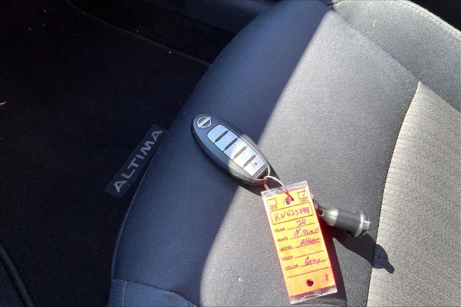 Used 2024 Gun Metallic Nissan 2.5 SV image 14