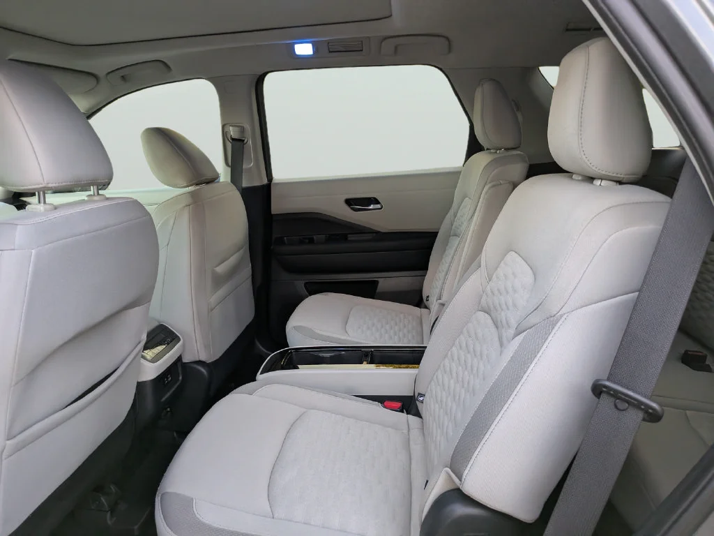 Used 2022 Gray Nissan SV image 18
