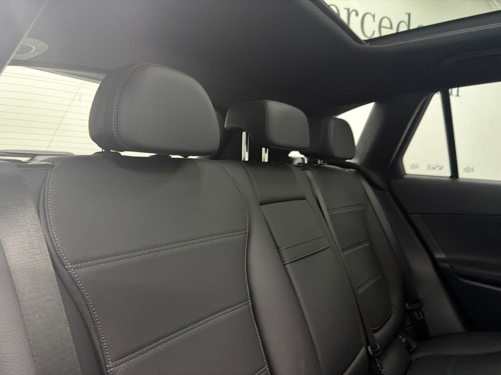 New 2027 Polar White Mercedes-Benz GLC 300 image 25