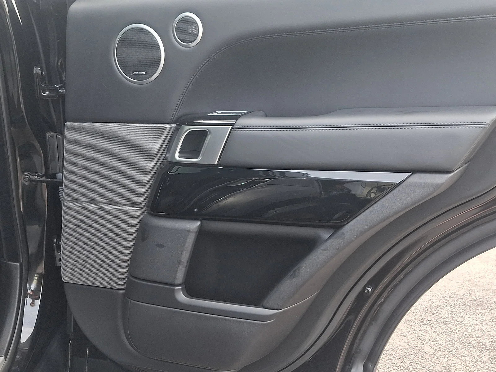 Used 2020 Black Land Rover SVR image 20