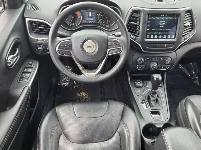 Used 2022 Gray Jeep Latitude Lux image 14