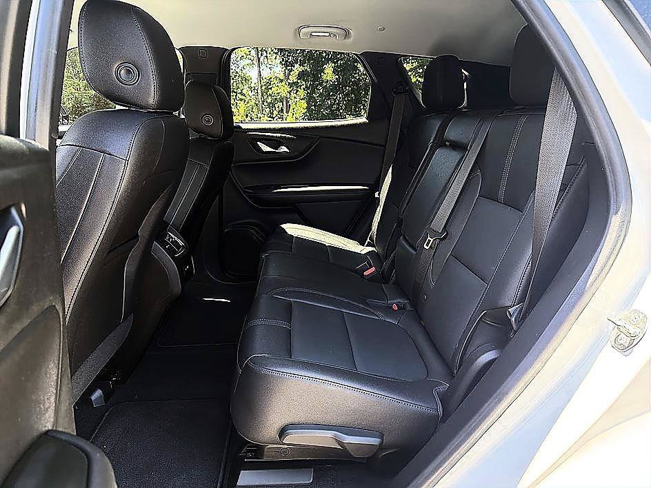 Used 2022 Iridescent Pearl Tricoat Chevrolet LT image 8