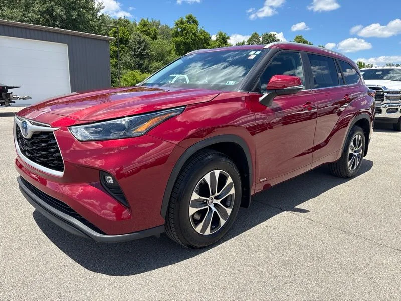 Used 2023 Red Toyota XLE image 7