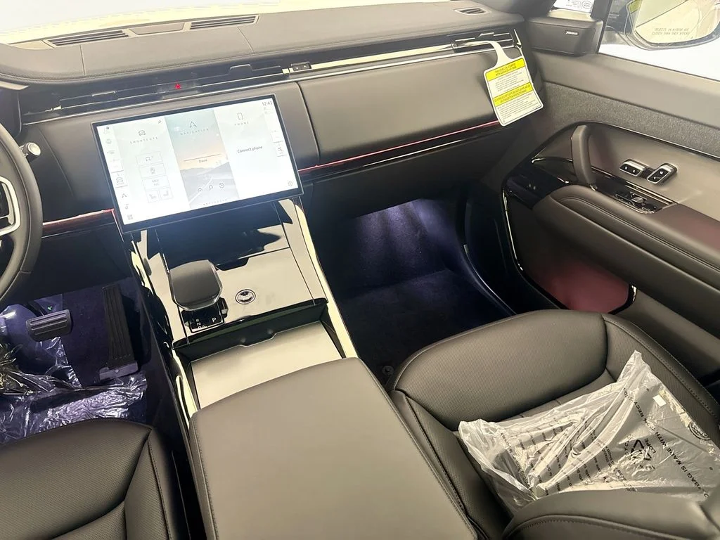 New 2026 Fuji White Land Rover SE image 23
