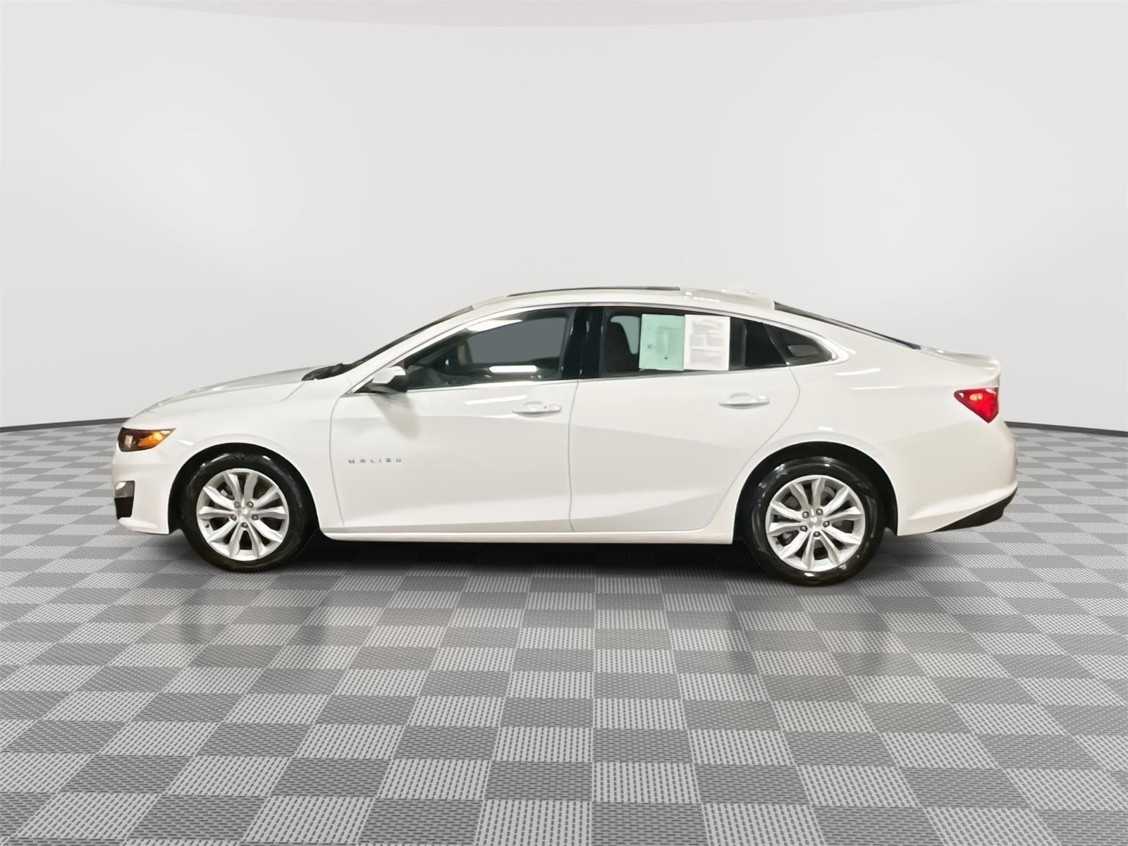 Used 2024 Summit White Chevrolet LT image 8