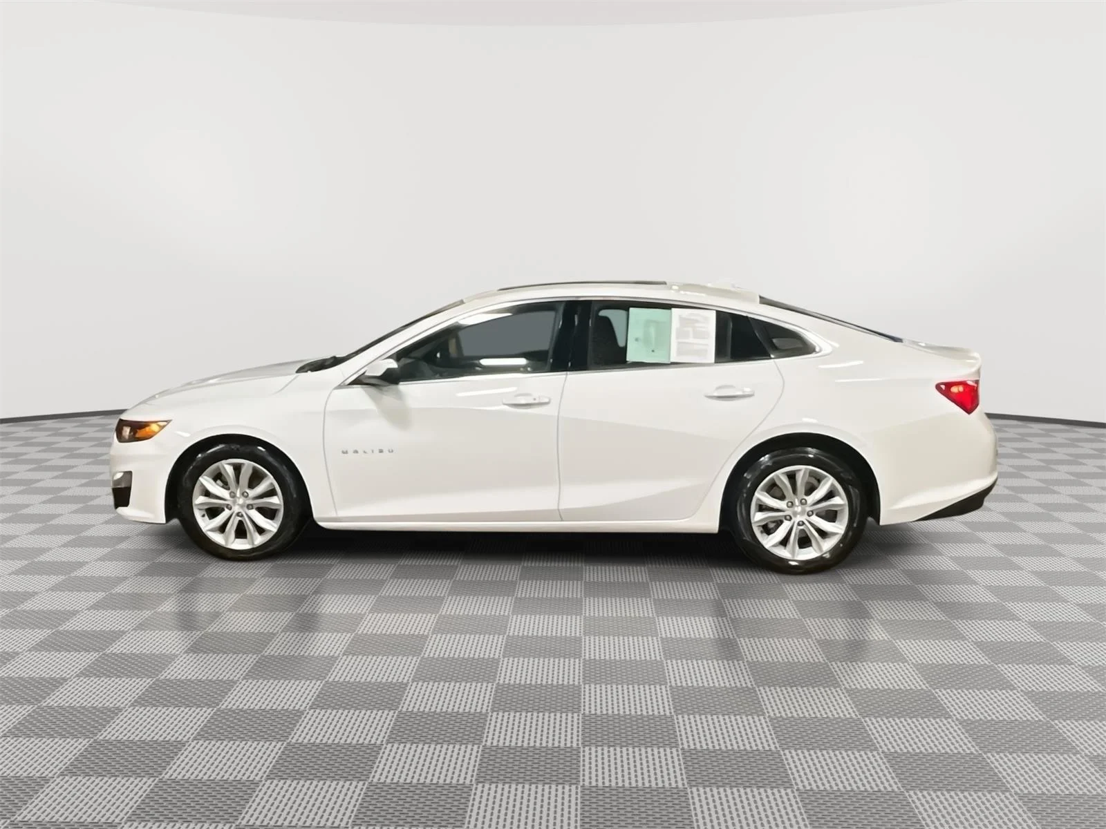 Used 2024 Summit White Chevrolet LT image 8