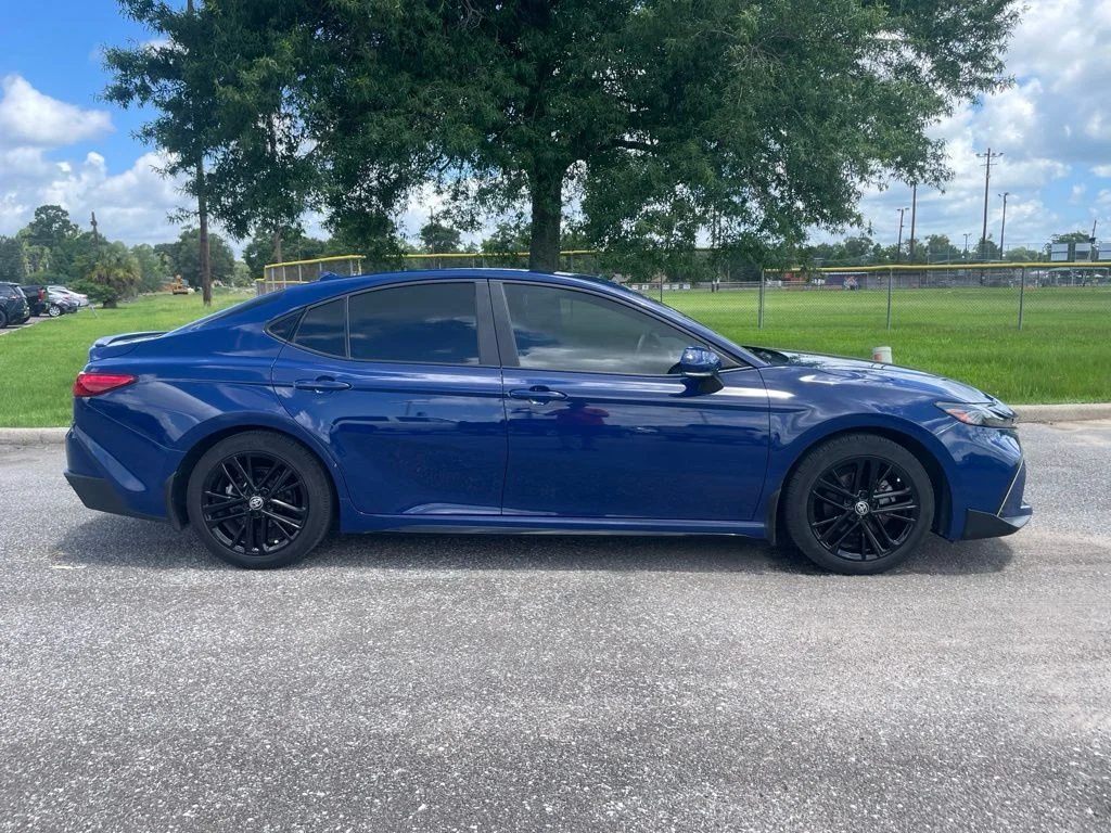 2025 Toyota Camry SE - Photo 13