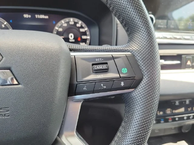 Used 2023  Mitsubishi SEL image 23