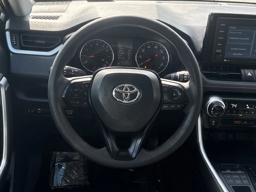 Used 2021 Silver Toyota XLE image 14
