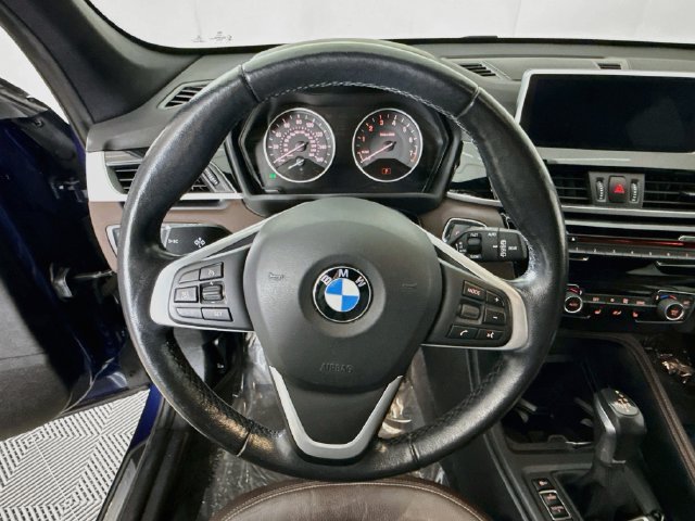 Used 2018 Blue Metallic BMW xDrive28i image 11