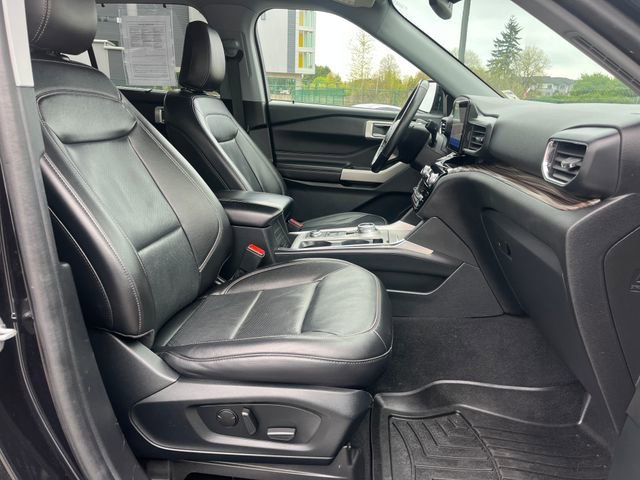 Used 2022 Black Metallic Ford Limited image 9