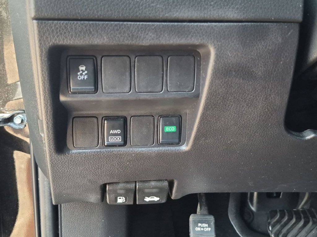 Used 2019 Black Nissan S image 21