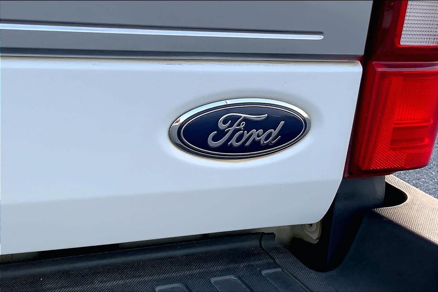 Used 2022 Star White Metallic Tri-Coat Ford Platinum image 9