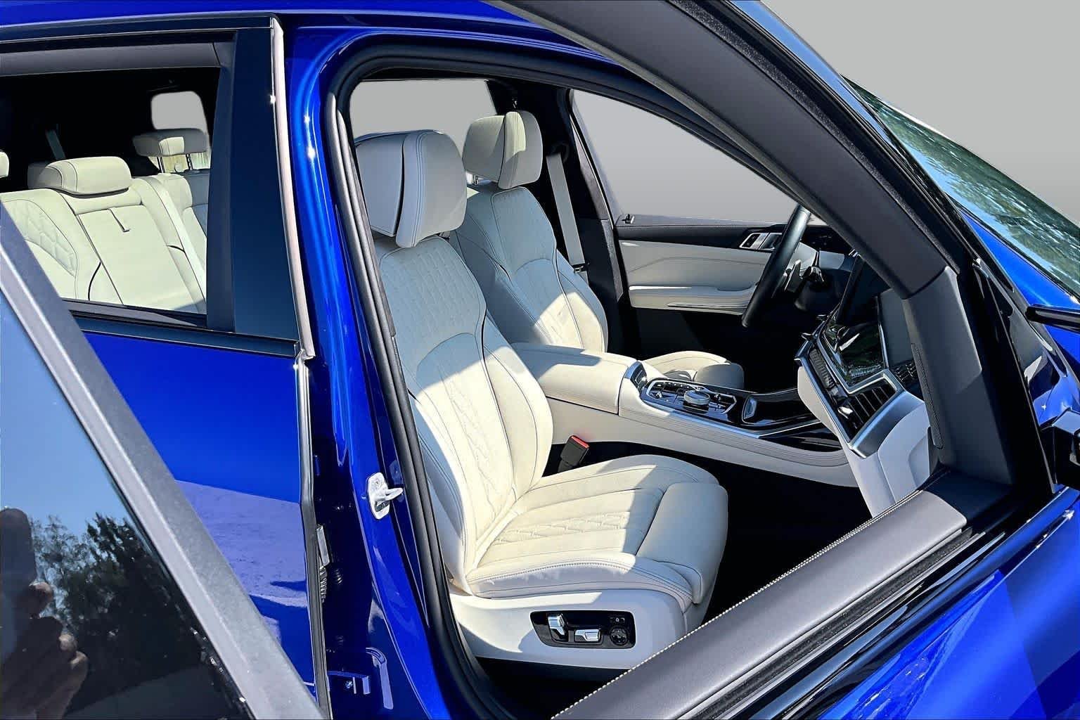 Used 2026 Marina Bay Blue Metallic BMW M60i image 9