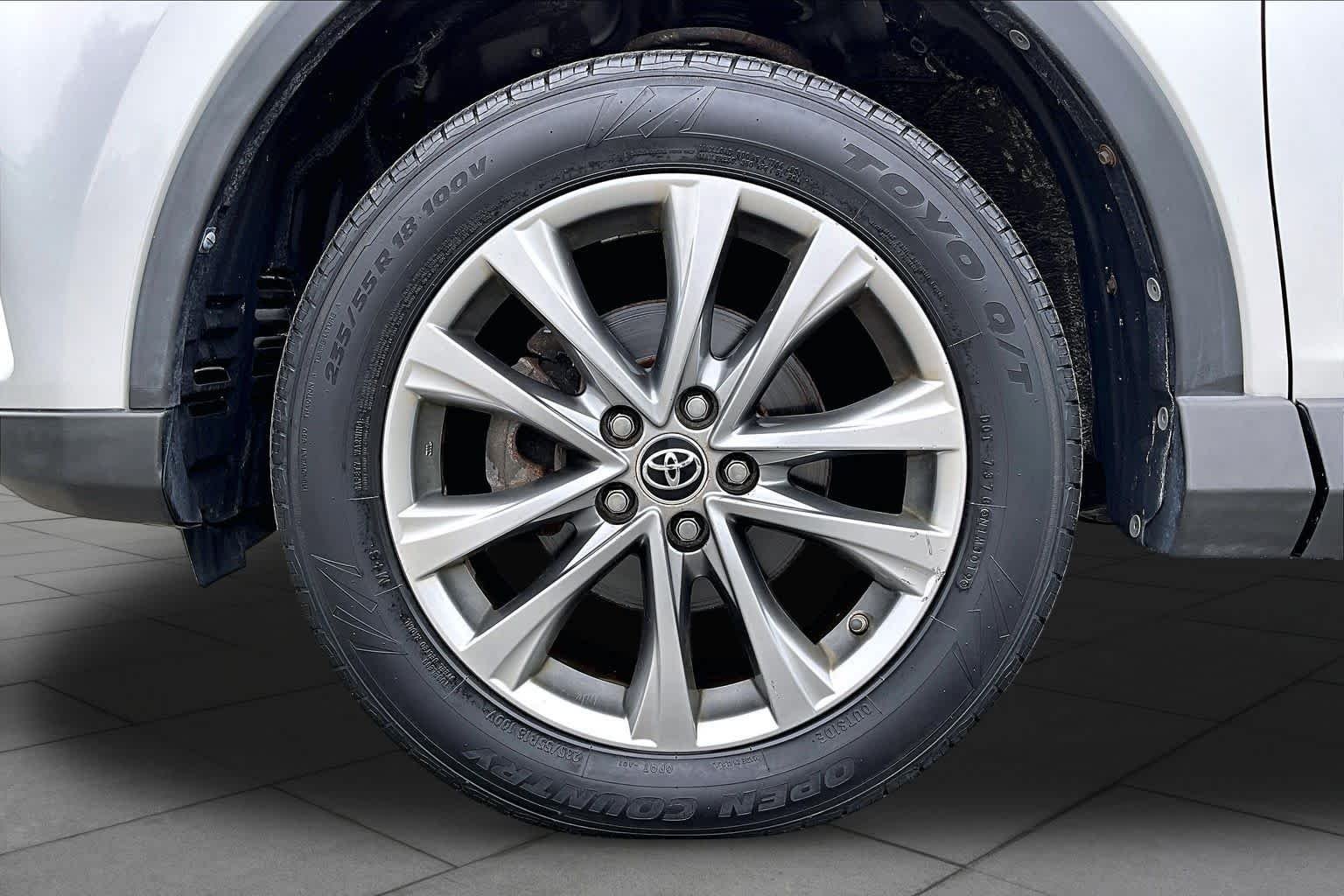 Used 2016 Classic Silver Metallic Toyota Limited image 11