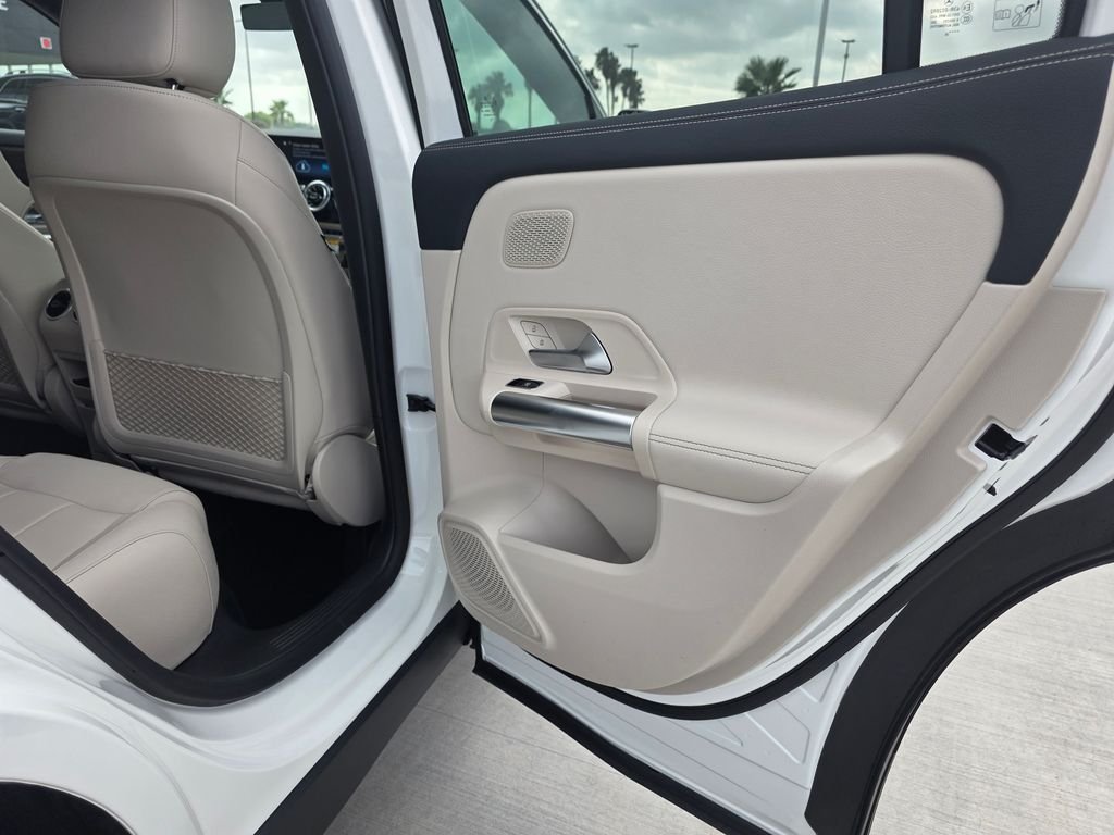New 2026 Polar White Mercedes-Benz GLA 250 image 14