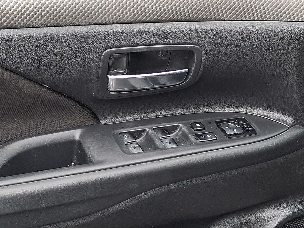Used 2016 Black Mitsubishi  image 13