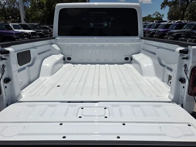 New 2026 Bright White Clear-Coat Exterior Paint Jeep Rubicon X image 7