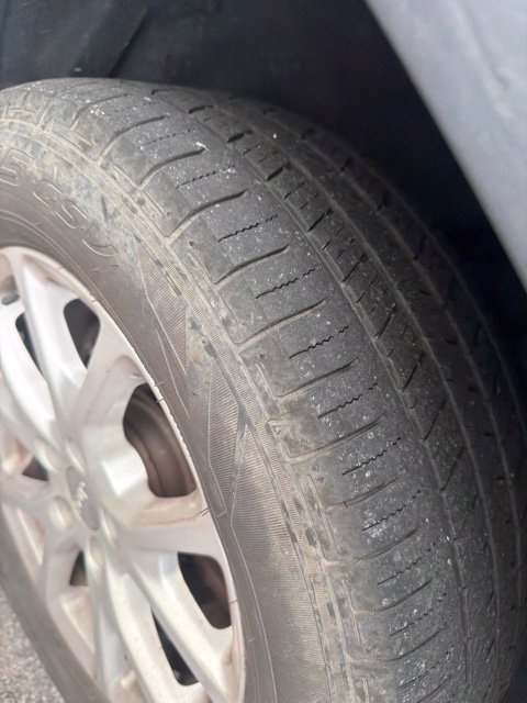 Used 2018 Silver Jeep Latitude image 18