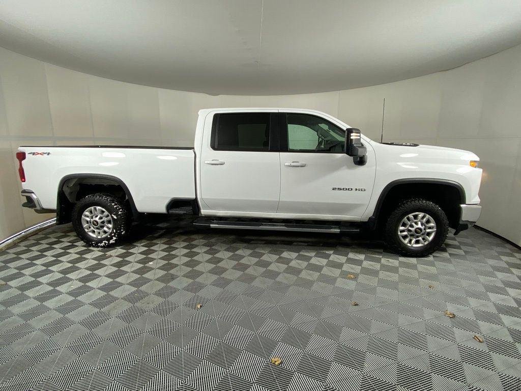Used 2024 Summit White Chevrolet LT image 11