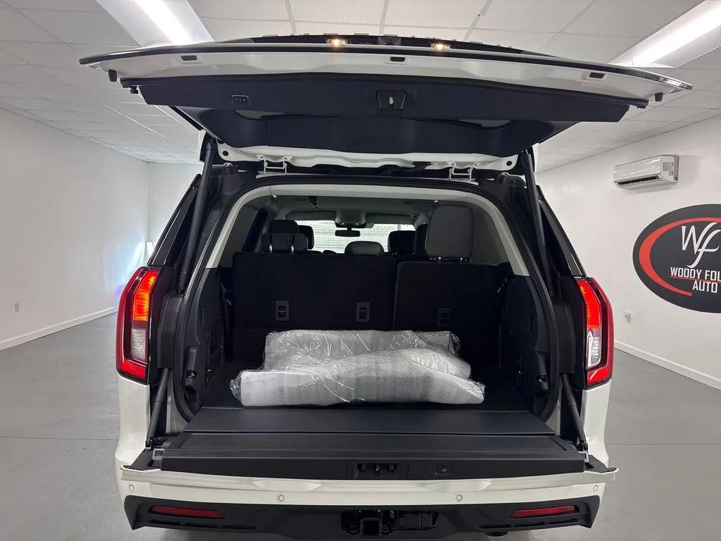 New 2026 Star White Metallic Tri-Coat Ford Active image 8