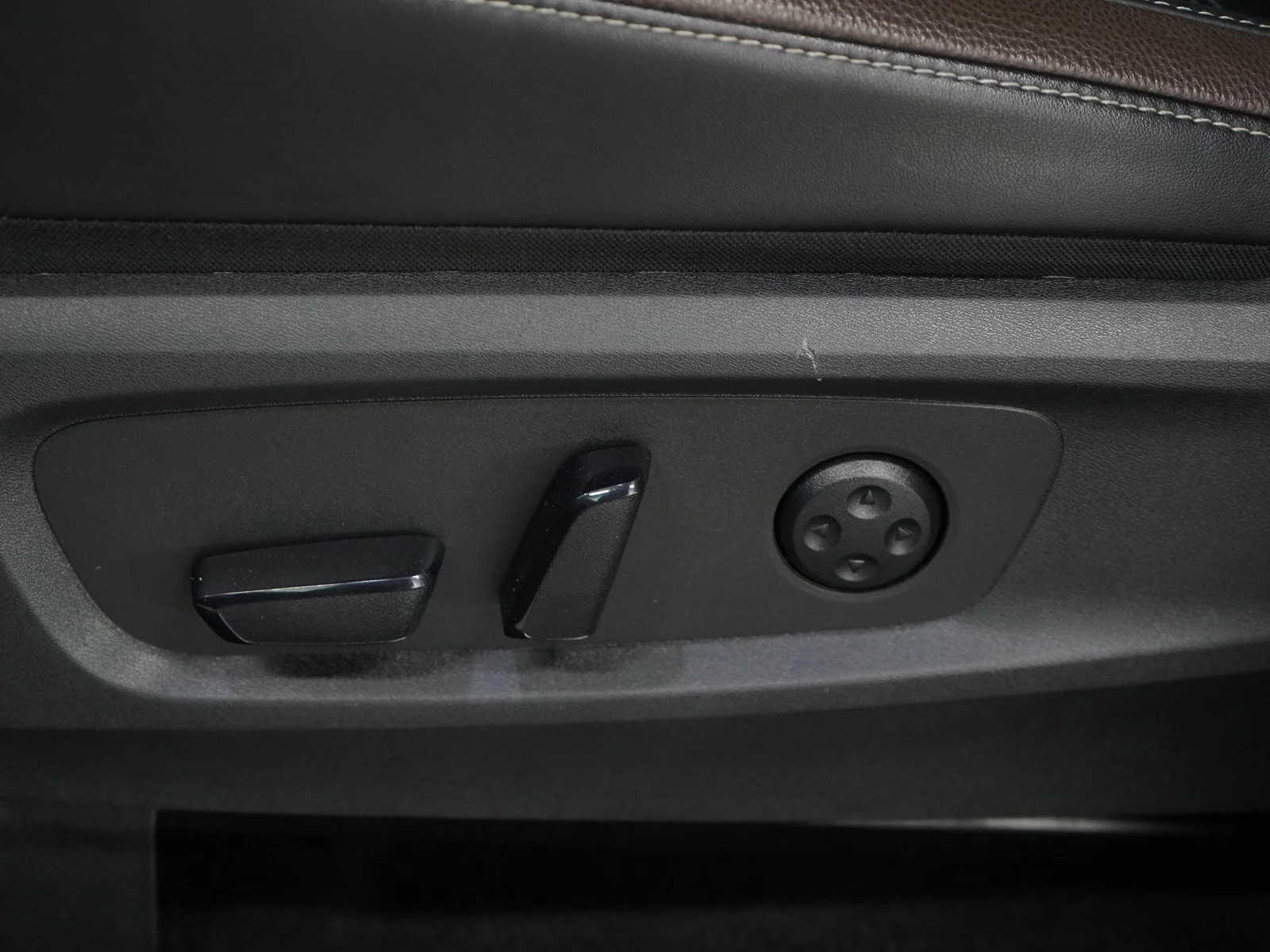 Used 2024 Super Black Nissan Platinum image 29