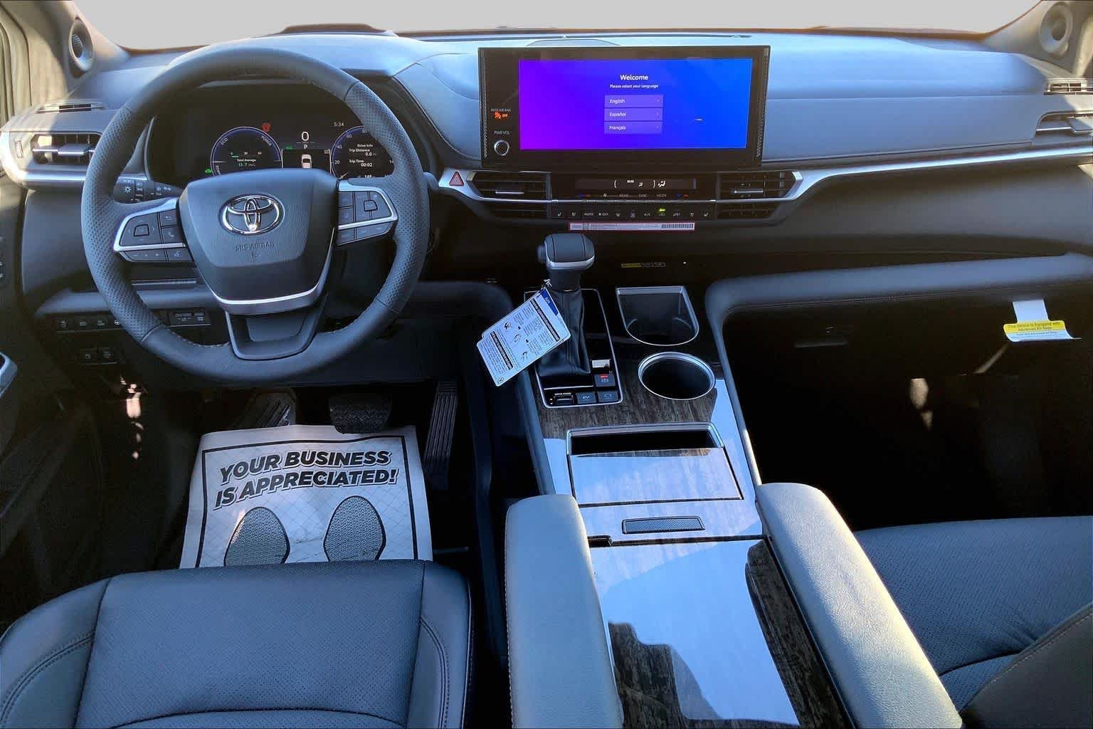 New 2026 Wind Chill Pearl Toyota Platinum image 5