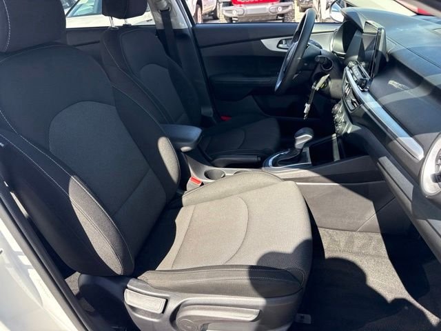Used 2022 White Kia LXS image 14