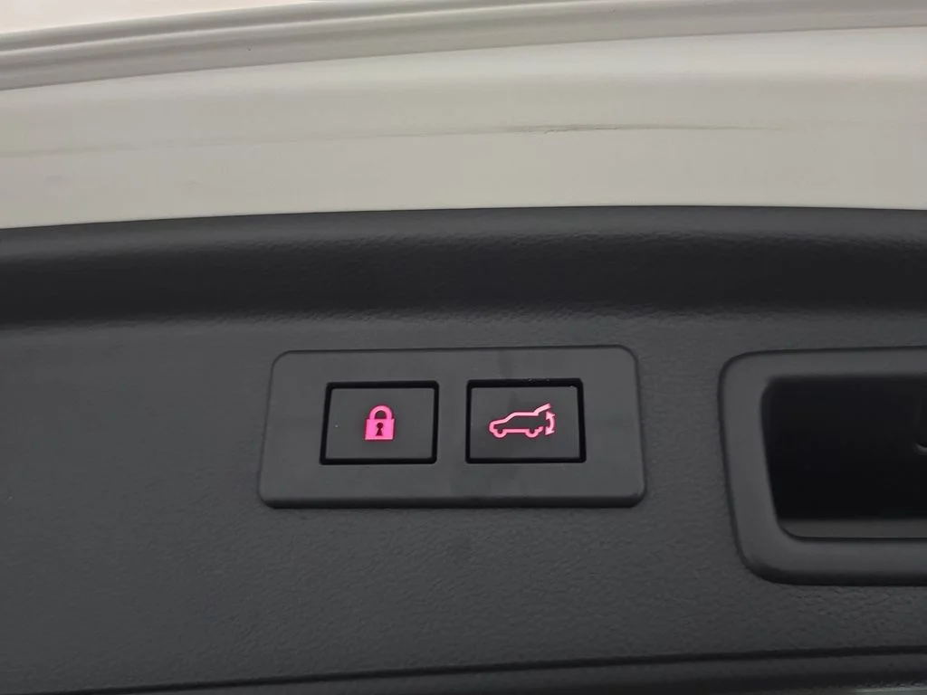 Used 2024 Crystal White Pearl Subaru Limited image 16