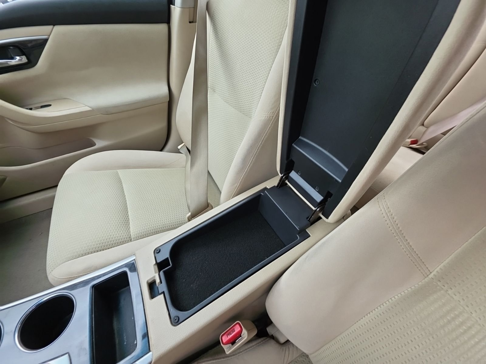 Used 2014 Brown Nissan 2.5 S image 32