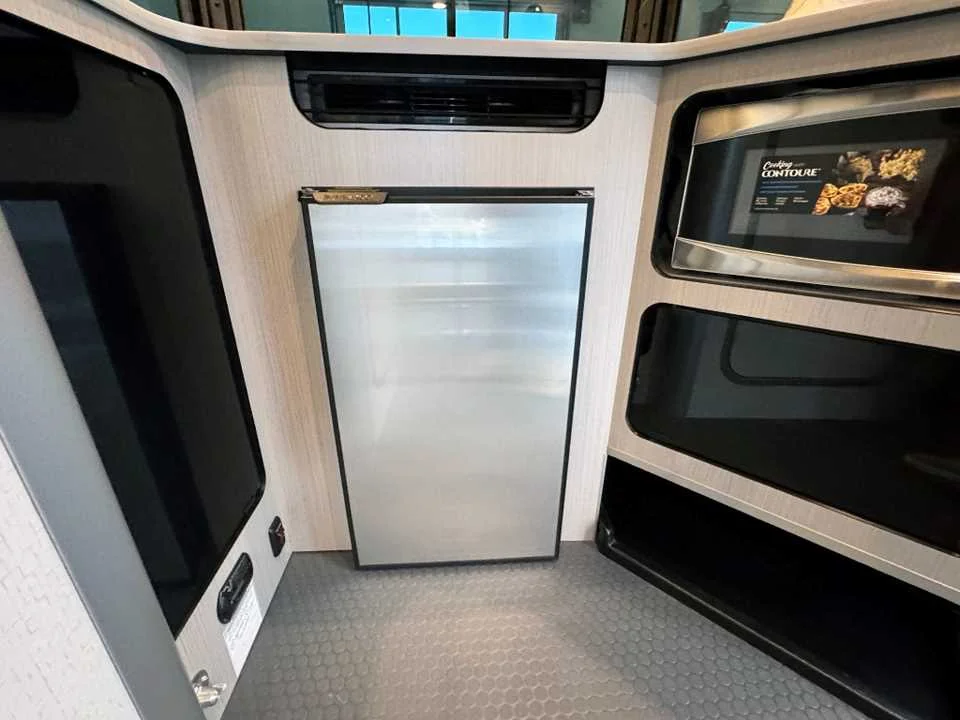 New 2025 SILVER AIRSTREAM  image 20