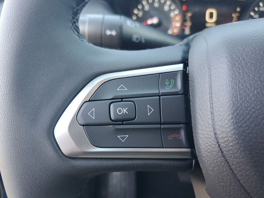 New 2026 Hydro Blue Pearlcoat Jeep Latitude image 18